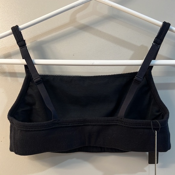 NWT 🏷️ Skims Pointelle Logo Scoop Bralette in Color Snoot 🖤 Size XS - Picture 5 of 5